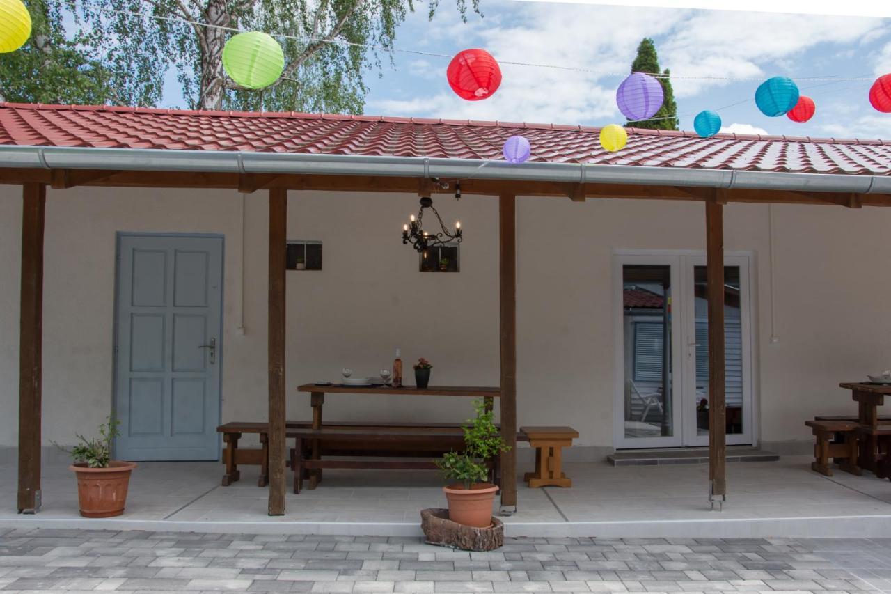 Klara Apartmanhaz Orfu Exterior photo